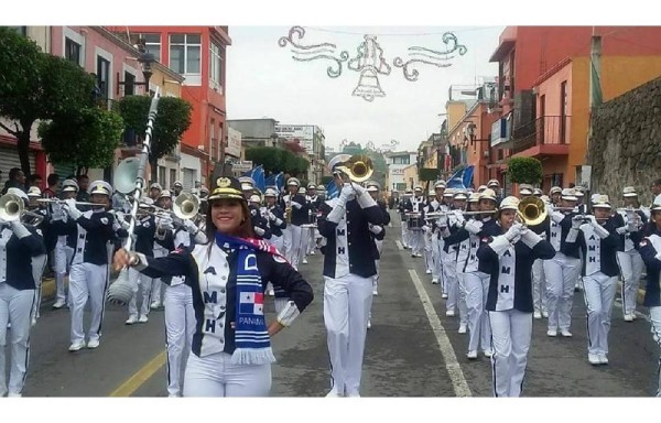 Delegación de la Banda de Música del Colegio Ángel María Herrera de Penonomé, se presentó este 16 de septiembre en Tlaxcala en México.