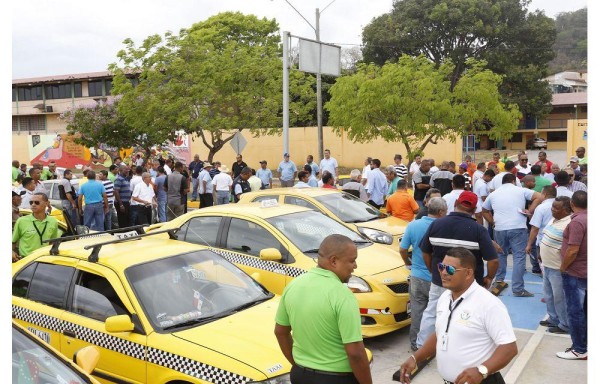 Los taxistas anunciaron que apoyarán el paro decretado por Cotradin para el 20 de abril.