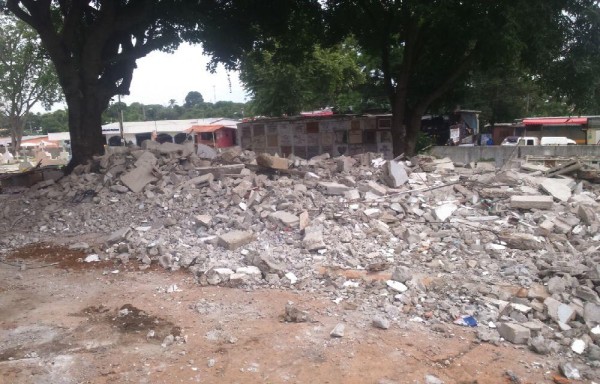 Demolieron viejas oficinas.