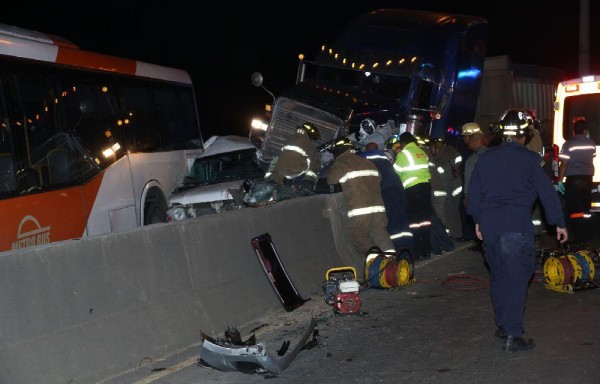 Bomberos liberaron a los que quedaron atrapados.