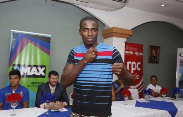 El boxeador panameño Robinson Aragón.