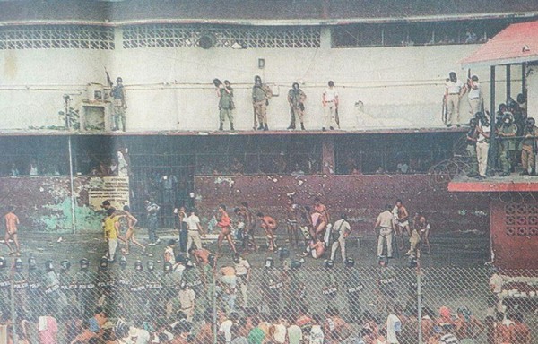 La paliza a reos desnudos produjo el cierre del penal.