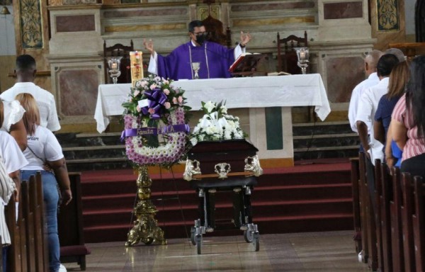 Fidel Escobar despide a su mamá