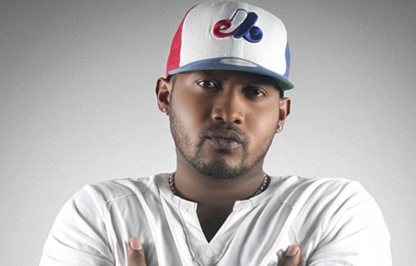 Jonathan tiene un año de estar cantando.