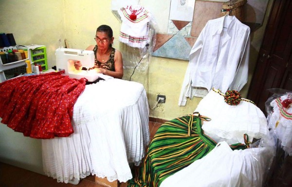 Cuando se acerca el mes de noviembre, diciembre y en temporada escolar, es cuando más trabajo tiene.