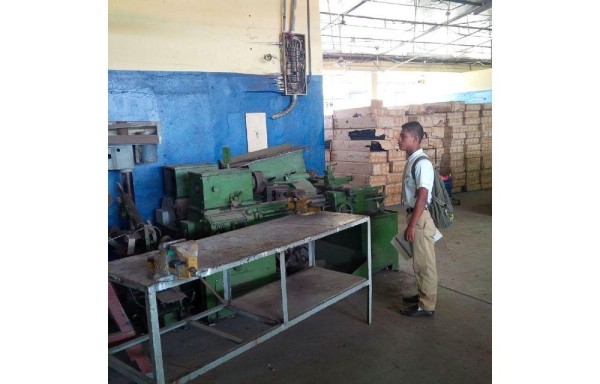 Algunos equipos están deteriorados y otros dañados.