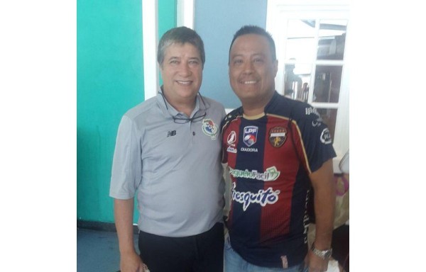 ‘Qué leche tiene ese... Ha sido contratado tres veces para dirigir a Plaza y en una nos dejó al borde del descenso'. Rolando René BARRA PLACINA