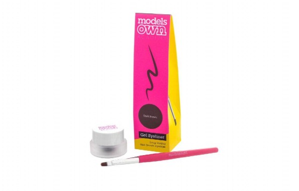 Dale un toque de realce a tu maquillaje con colores metálicos