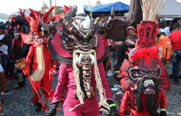 Colón baila al ritmo de los congos