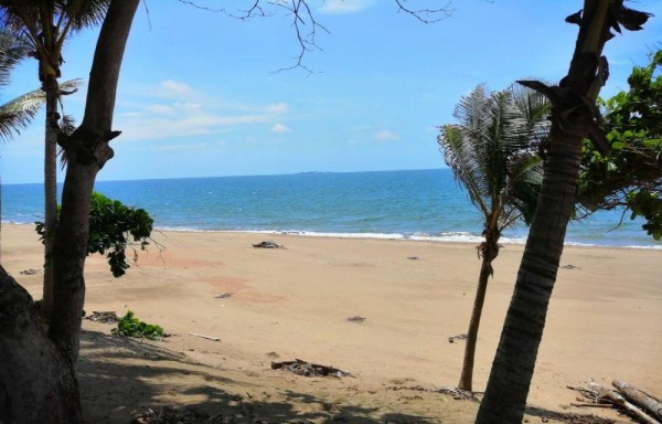 Playas con aguas cristalinas se ven en Pedasí.