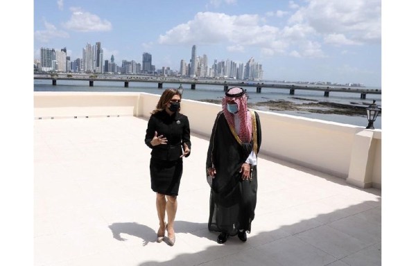 Canciller Mouynes se reúne con el ministro de  Asuntos Exteriores de Arabia Saudita