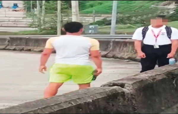 Fueron pasajeros de un metrobús que con sus celulares grabaron todo lo ocurrido.