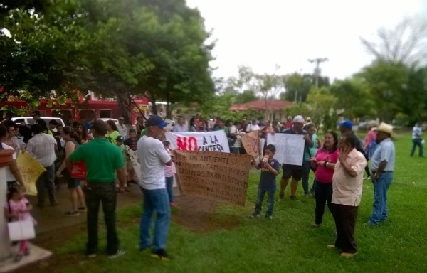 Rechazan que se procesen piedras en el río Cochea.