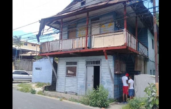 Este inmueble, en calle 14 Río Abajo, es conocido como la ‘Casa Azul'.