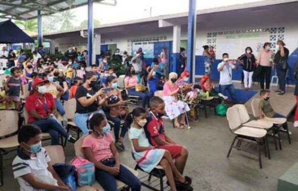 Miles de personas reciben servicios médicos gratuitos en feria de salud