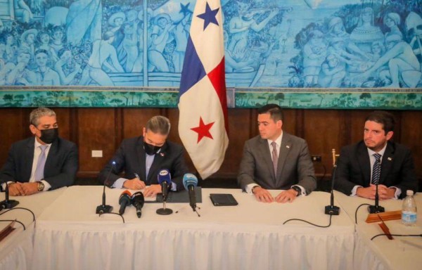 El presidente Cortizo firmó el decreto que permitirá la apertura del mercado.