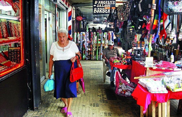 La reubicación de pequeños comerciantes culminará en febrero