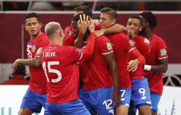 Joel Campbell (c) marcó el único gol de partido.