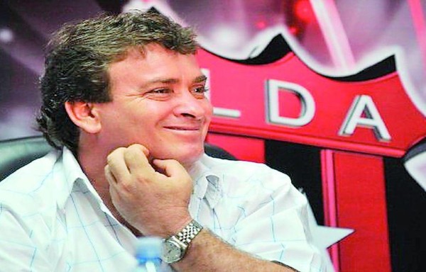 Oscar Ramírez es el DT mejor pagado de Centroamérica a nivel de clubes.