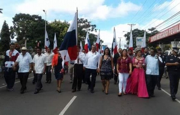 40 delegaciones desfilaron.