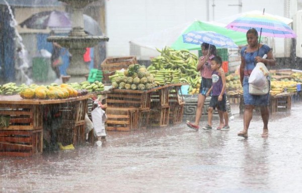 Panamá espera el paso de la primera onda tropical del año