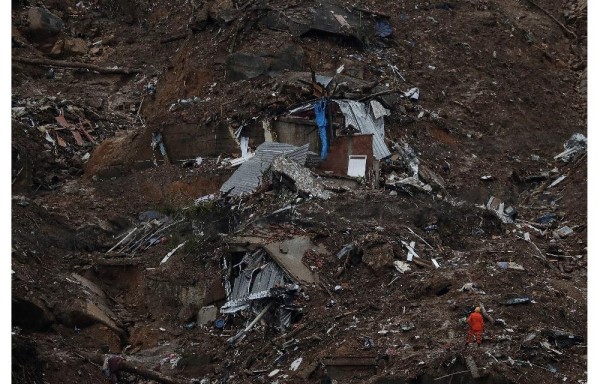 Al menos 14 muertos en deslizamientos por las lluvias en Río de Janeiro