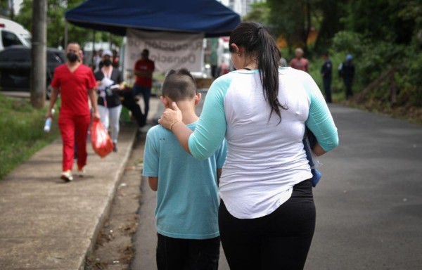Ninfa y su familia salieron este jueves de regreso a su país, el costo del boleto es de 240 dólares.