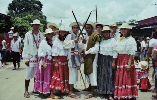 Tanto la mujer como el hombre lo bailaban lo más sencillo posible.