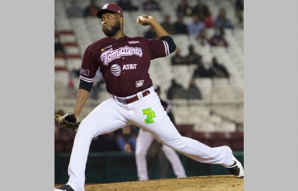 Alberto Baldonado avanza con los Tomateros de Culiacán