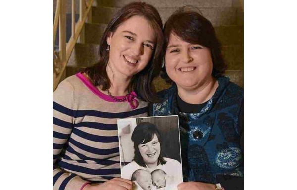 Gemelas nacidas en países diferentes