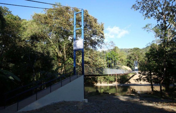 Uno de los puentes inaugurados ayer.