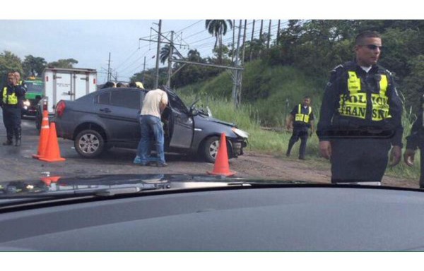 Auto y cadáver no duraron más de una hora en el lugar.