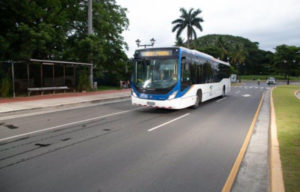 La demanda de pasajeros por metrobuses aumentó.