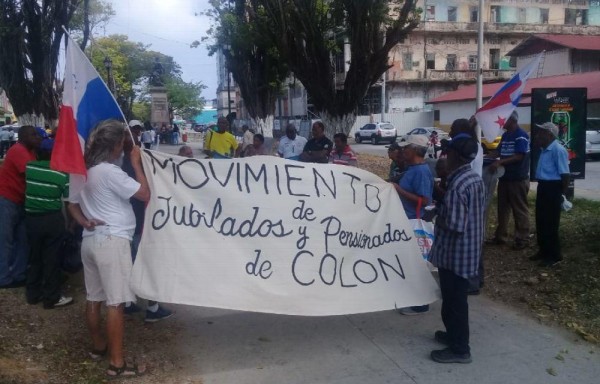 Jubilados de Colón reclaman su aumento