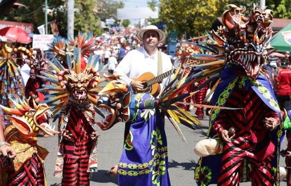 Desde el más pequeño hasta los más grandes danzaron al ritmo de las castañuelas.
