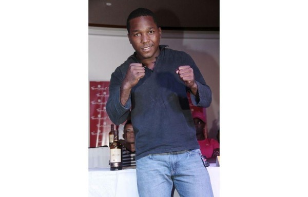 ALBERTO MOSQUERA | PANAMÁ | ‘Metralleta’ tuvo la oportunidad de coronarse campeón en las 140 libras en 2011.