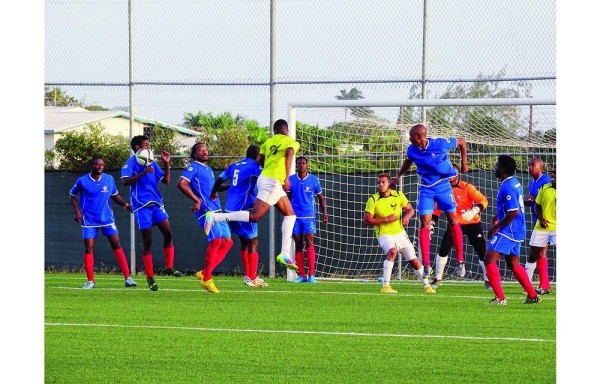 El panameño Jairo Lombardo, en uno de los partidos con su equipo UWI Blackbirds de la Primera División de Barbados.