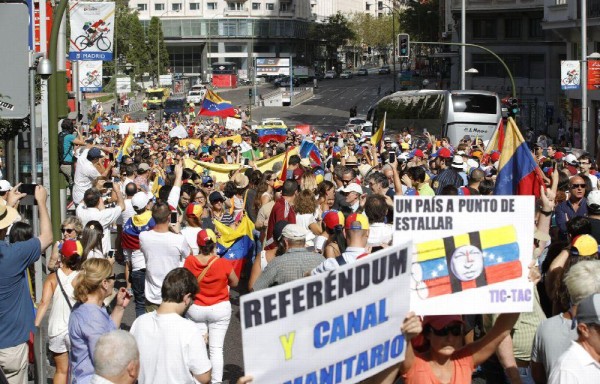 Cientos de simpatizantes se dieron cita a la protesta.