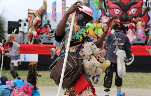 Colón baila al ritmo de los congos