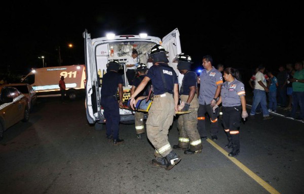 Una de las víctimas murió en la escena, mientras que el otro accidentado fue llevado al hospital.