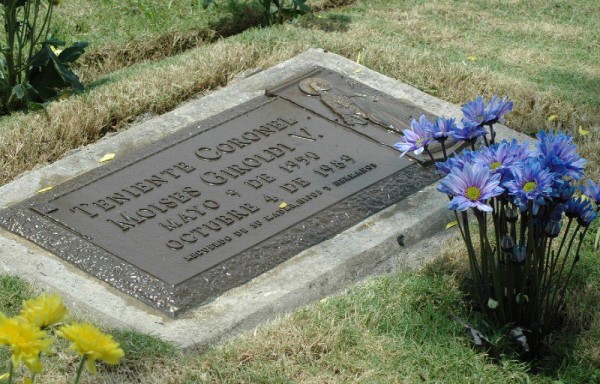 Los restos de Giroldi se encuentran en El Jardín de Paz.