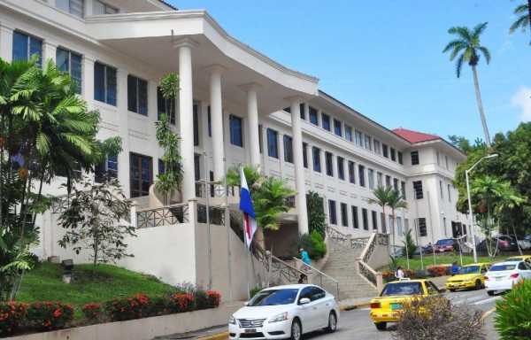 La Carrera Judicial establece que los jueces y magistrados serán nombrados por concurso de méritos en Panamá.