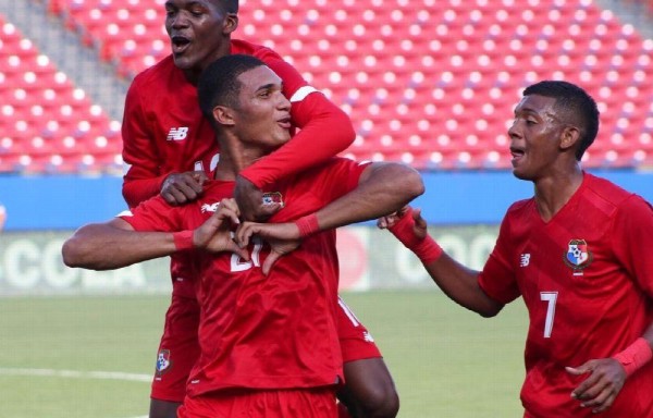 ‘La Rojita' busca el título de la Dallas Cup