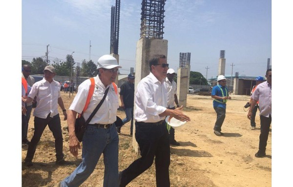 Varela visitó el lugar de la obra que registra un avance del 33%.