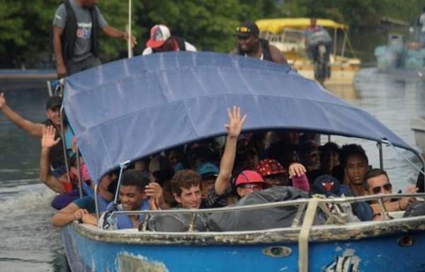 1,300 migrantes varados en Colombia cerca de Panamá