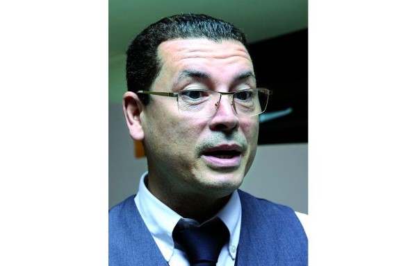 ‘Ya llevo 10 capacitaciones en el área de servicio al cliente' Marco Cedeño ESTUDIANTE