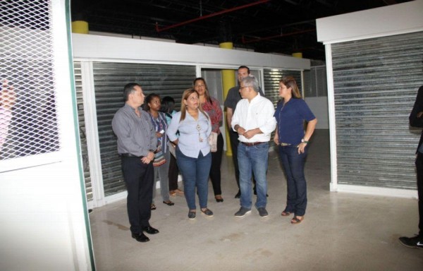 Alcalde inspeccionó los nuevos locales comerciales