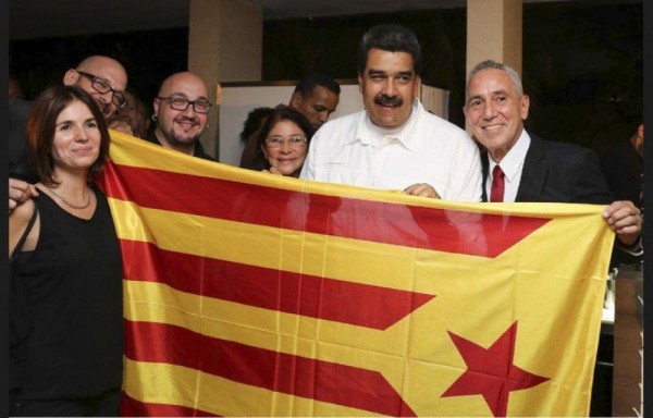 El grupo soberanista catalán Itaca difundió ayer en Twitter la foto de Maduro con la ‘estelada'