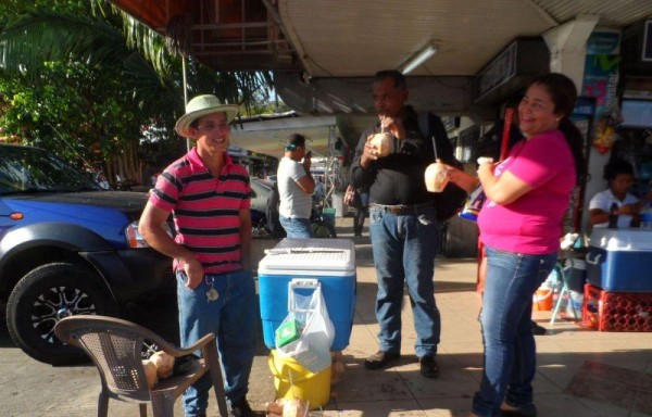 En la ciudad de David, hay cerca de 10 puestos de venta de agua de pipa.