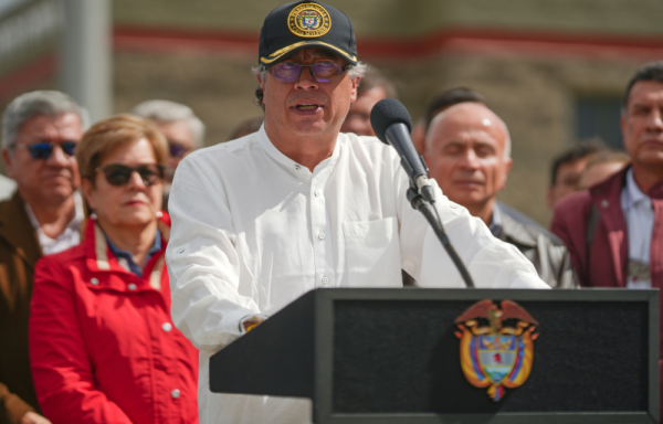 Fotografía cedida hoy por la Presidencia de Colombia que muestra al mandatario Gustavo Petro.